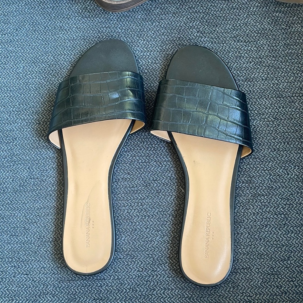 Banana Republic Black Minimalist Slide Sandals - size 8